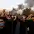 Мужчины, протестующие в иракской Басре