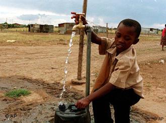 L Eau Potable Toujours Rare En Afrique Afrique Dw 16 03 2010