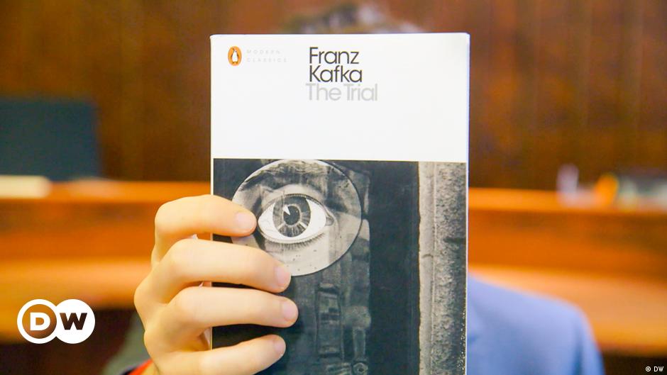 Dw Book Expert David Levitz About The Trial By Franz Kafka 100 German Must Reads A Unique List Of 100 Works Of German Literature Published In English Dw 05 10 2018