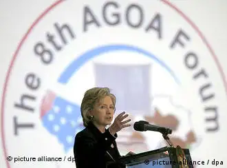 美国国务卿希拉里·克林顿在内罗毕召开的经贸论坛的开幕式上发表讲话