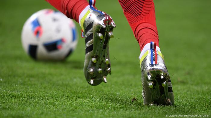 Paul Pogba et ses crampons à l'Euro 2016