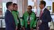 Presiden Joko Widodo (ka.) bersama CEO Go-Jek, Nadiem Makarim (tengah) dan mitra bisnis dari Vietnam. Presiden Joko Widodo (ka.) bersama CEO Go-Jek, Nadiem Makarim (tengah) dan mitra bisnis dari Vietnam.