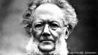 Schwarz-weiß-Foto des Dramatikers Henrik Ibsen.
