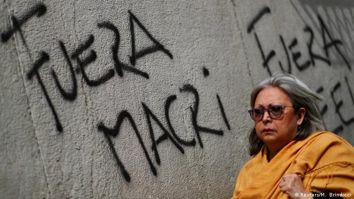Argentinien: Buenos Aires: Graffiti mit der Bedeutung “Macri raus” (Reuters/M. Brindicci)