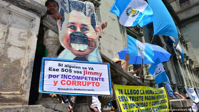 Protest gegen Guatemalas Präsident Morales (picture-alliance/dpa/J.Alfonso)