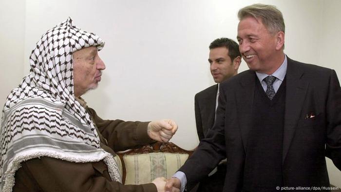 Palästina Arafat und Roed-Tarsen (picture-alliance/dpa/Hussein)