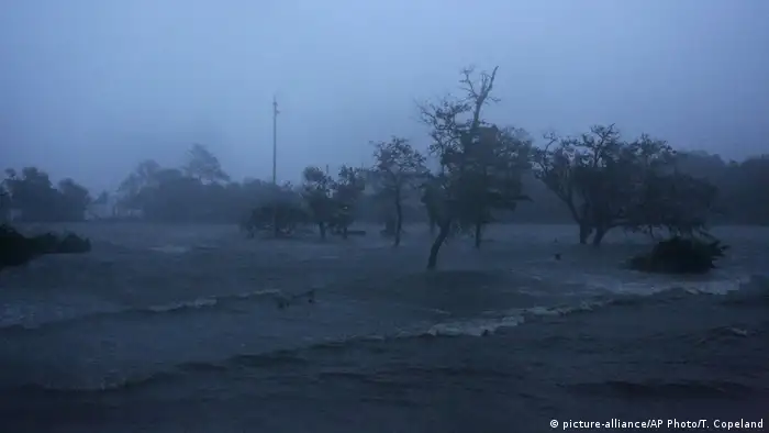 USA Hurrikan Florence (picture-alliance/AP Photo/T. Copeland)