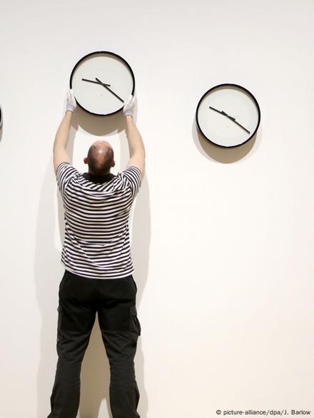 TimeTemperature.com - In most of Europe Daylight Saving Time ends on the  last Sunday in October. Countries on Summer Time (Daylight Saving Time)  return to Standard Time at 1:00 am UTC (GMT).
