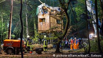 Authorities dismantling treehouses in Hambach Forest