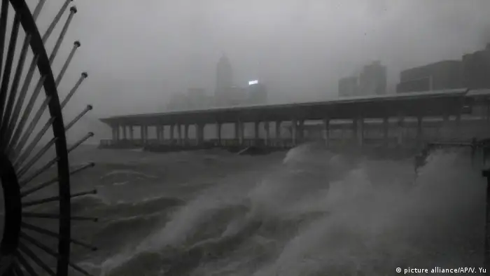 Hongkong Taifun Mangkhut (picture alliance/AP/V. Yu)
