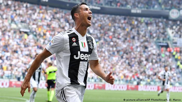 Kenia Suyo Estadístico Cristiano Ronaldo recibirá 162 millones de euros de Nike, según Football  Leaks | Europa al día | DW | 06.09.2019