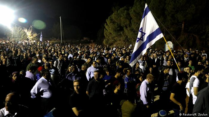 Westjordanland Trauer nach Messerattacke auf Israeli (Reuters/R. Zvulun)