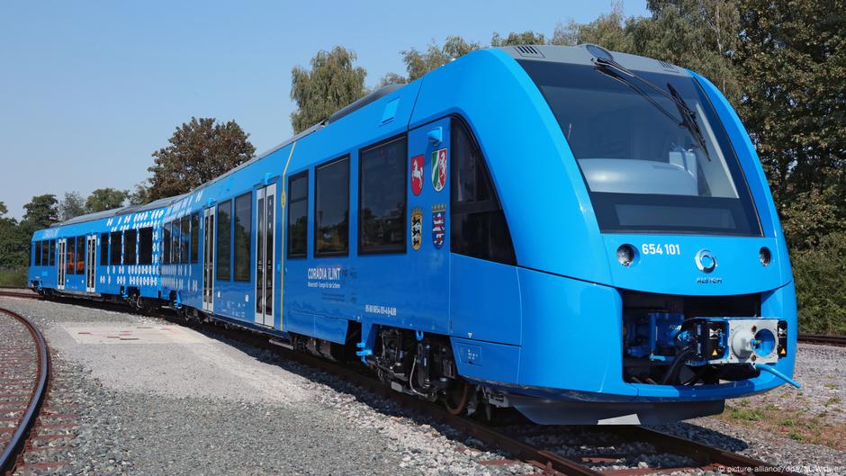 Premierenfahrt für den weltweit ersten Wasserstoffzug