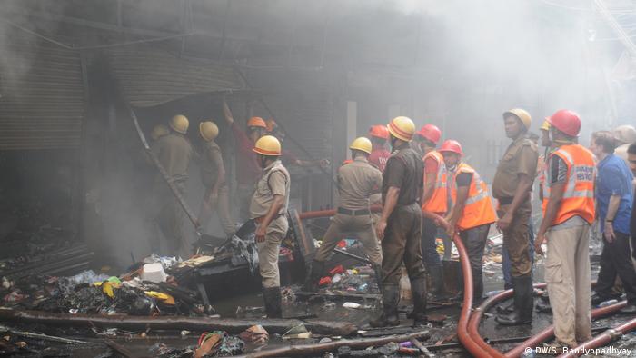 Indien Feuer am Bagri Markt in Kalkutta