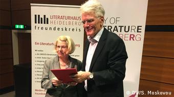 Η Αντρέα Σέλινγκερ παραλαμβάνει το βραβείο από τον Πέτερ Στένγκλε