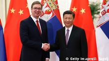 ARCHIV 16.05.2017 +++ BEIJING, CHINA - MAY 16: Serbian Prime Minister Aleksandar Vucic shakes hands with Chinese President Xi Jinping as they meet at the Great Hall of the People on May 16, 2017 in Beijing, China. (Photo by Damir Sagolj-Pool/Getty Images)