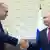 El acuerdo fue anunciado por Putin (der.) en la comparecencia conjunta con Erdogan (izq.), en el balneario ruso de Sochi.