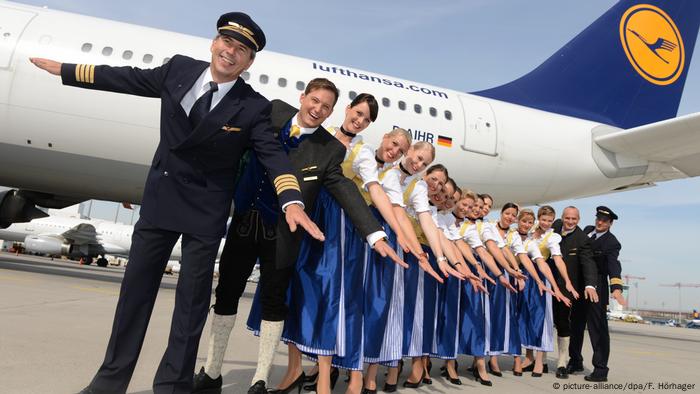 Lufthansa Crew Wears Dirndl And Taps Beer Dw Travel Dw 18 09 18