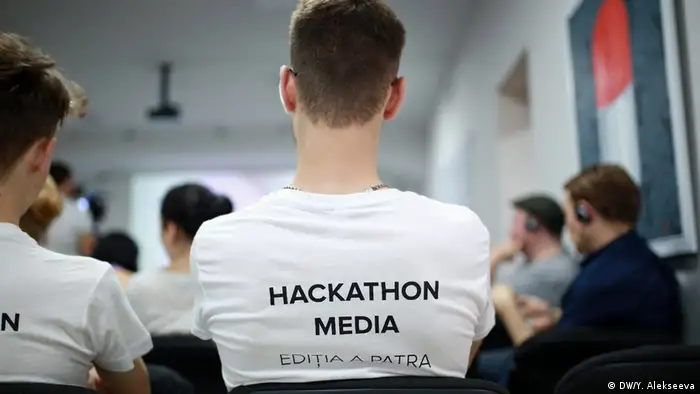 Last, but not least: Nennen Sie Ihre Veranstaltung nicht Hackathon, nur weil es gut klingt. Wenn nicht programmiert und mit Computern gearbeitet wird, dann ist es kein Hackathon, sondern ein Workshop. (DW/Y. Alekseeva)