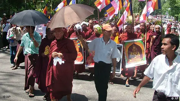 Flash-Galerie Birma Burma Myanmar Demonstration buddhistische Mönche in Rangun