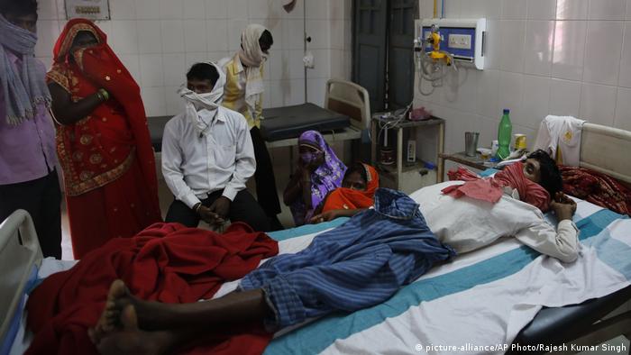 Indien Krankenhaus in Varanasi | Tuberkulose-Patient (picture-alliance/AP Photo/Rajesh Kumar Singh)