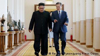 Ким Чен Ын и Мун Чжэ Ин перед началом саммита в Пхеньяне