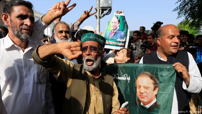 Why opposition protests are a turning point in Pakistani politics | Asia|  An in-depth look at news from across the continent | DW | 17.10.2020