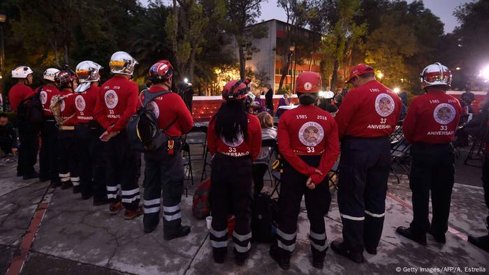 Mexiko - Gedenkveranstaltung für die Erdbebenopfer (Getty Images/AFP/A. Estrella)