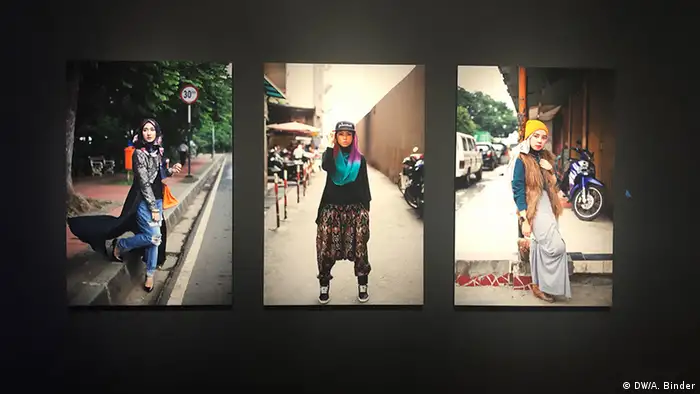 Three Muslim fashionistas a featured in side-by-side photos. (DW/A. Binder)