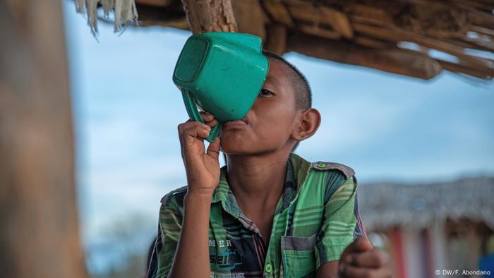 La falta de agua es una de las principales razones detrás de las 45 muertes de niños wayuu en 2017.