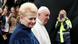 El papa y la presidenta de Lituania, Dalia Grybauskaite, este sábado en Vilna El papa y la presidenta de Lituania, Dalia Grybauskaite, este sábado en Vilna