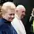El papa y la presidenta de Lituania, Dalia Grybauskaite, este sábado en Vilna