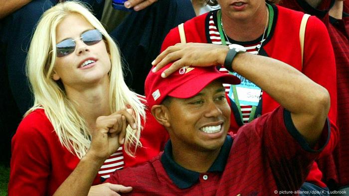 Tiger Woods with Elin Nordegren before they married (picture-alliance/dpa/K. Ludbrook)