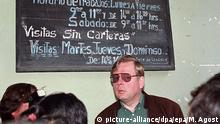 ARCHIV - 25.09.2018, Chile, Parral: Ein Bild aus dem Jahr 1999 zeigt den früheren Arzt der berüchtigten Sekte «Colonia Dignidad», Hartmut Hopp, in der Colonia Dignidad. Foto: Marcelo Agost/epa/EFE FILES/dpa |
