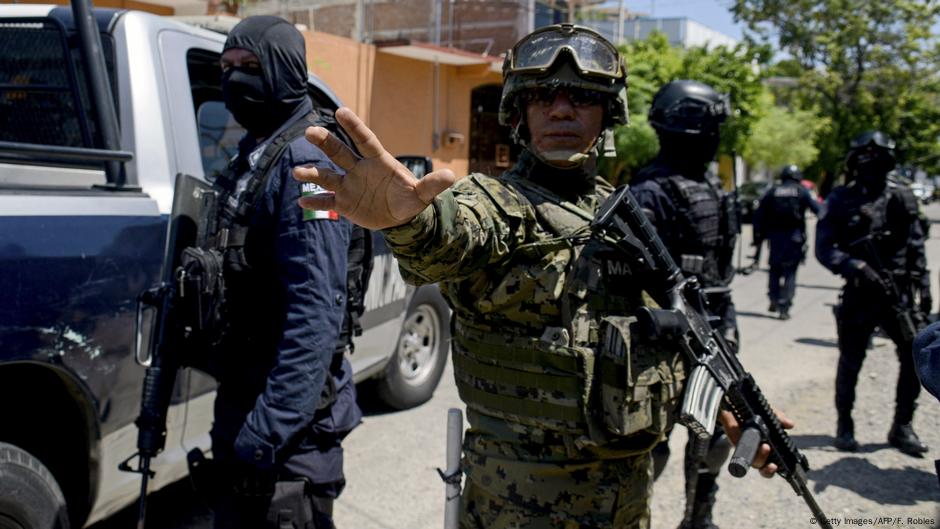 Mexico disarms Acapulco police over alleged gang ties – DW – 09/26/2018