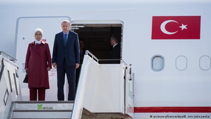 Turkey S Erdogan Lands In Berlin For Contentious State Visit Germany News And In Depth Reporting From Berlin And Beyond Dw 27 09 18