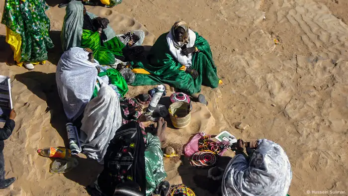 Tuareg women making traditional jewelry, captured on camera by Hussein Suliman. (Hussein Suliman)