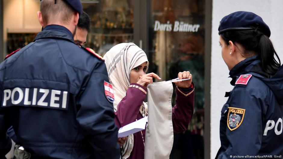 Austria S Controversial Burqa Ban A Year On Europe News And Current Affairs From Around The Continent Dw 01 10 2018