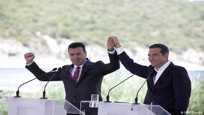 Заєв (л) та Ципрас підписали історичну угоду в червні