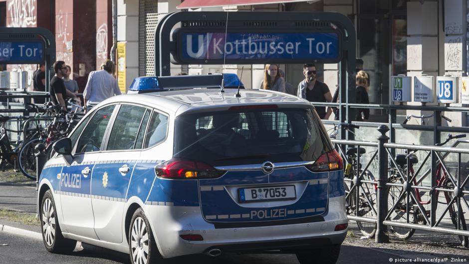 Berlin police officer faces brutality probe – DW – 09/29/2018