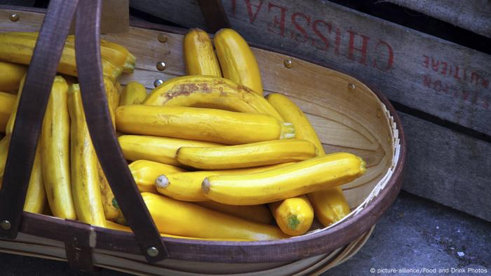 Golden courgettes (picture-alliance/Food and Drink Photos)