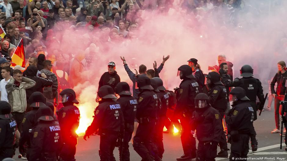 German farright terror group suspects detained DW 10/01/2018