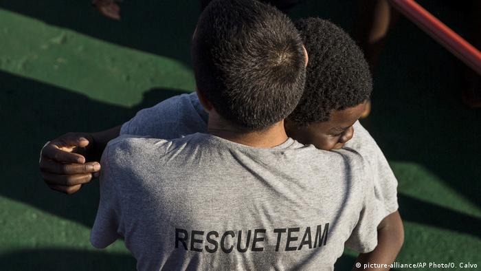 Europa Migranten geretteter Flüchtling auf dem Open arms Schiff in Barcelona