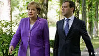 Dimitri Medwedew und Angela Merkel in Sotschi