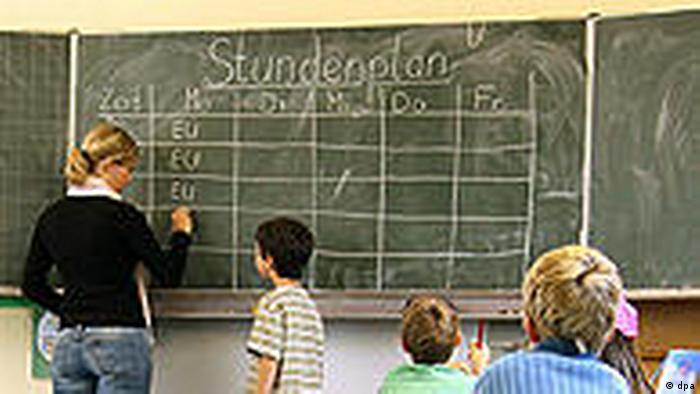 Symbolbild Lehrermangel Unterricht Schulen Deutschland