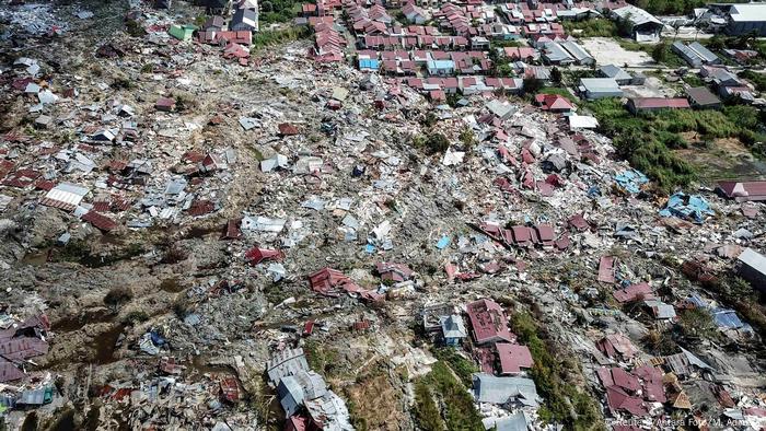 Indonesien Den Helfern Lauft Die Zeit Davon Aktuell Asien Dw 04 10 18