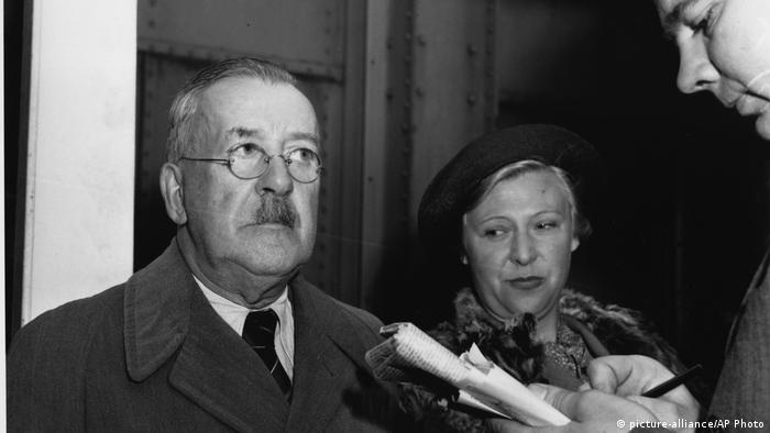 Heinrich Mann und seine Frau Nelly bei ihrer Ankunft in New Jersey, USA, im Oktober 1940 (Foto: picture-alliance/AP Photo)