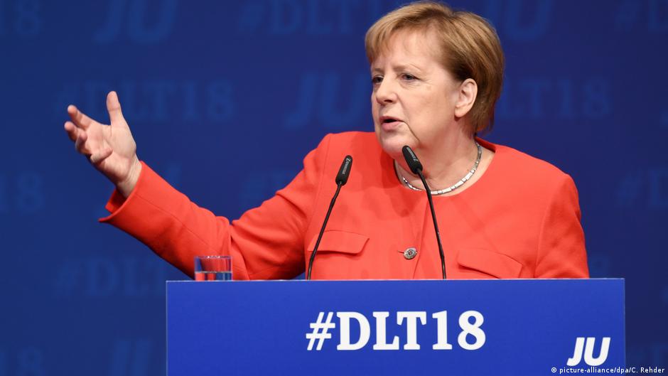 Angela Merkel gets tough love from party's youth wing – DW – 10/06/2018