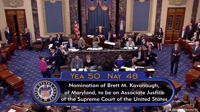 USA Senat bestätigt umstrittenen Richterkandidaten Kavanaugh | Innenraum mit Abstimmungsergebnis