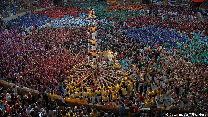 BdTD - Menschenturm in Tarragona, Spanien (Getty Images/AFP/L. Gene)